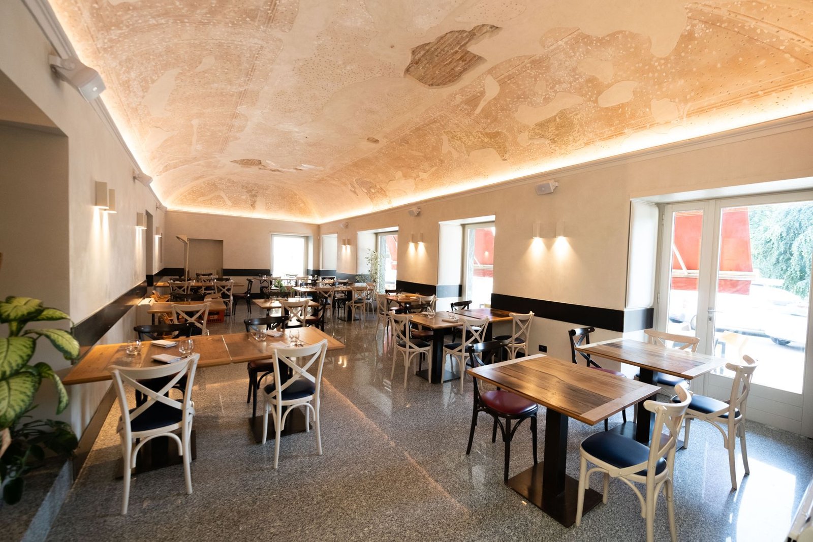 La sala colazione affrescata
